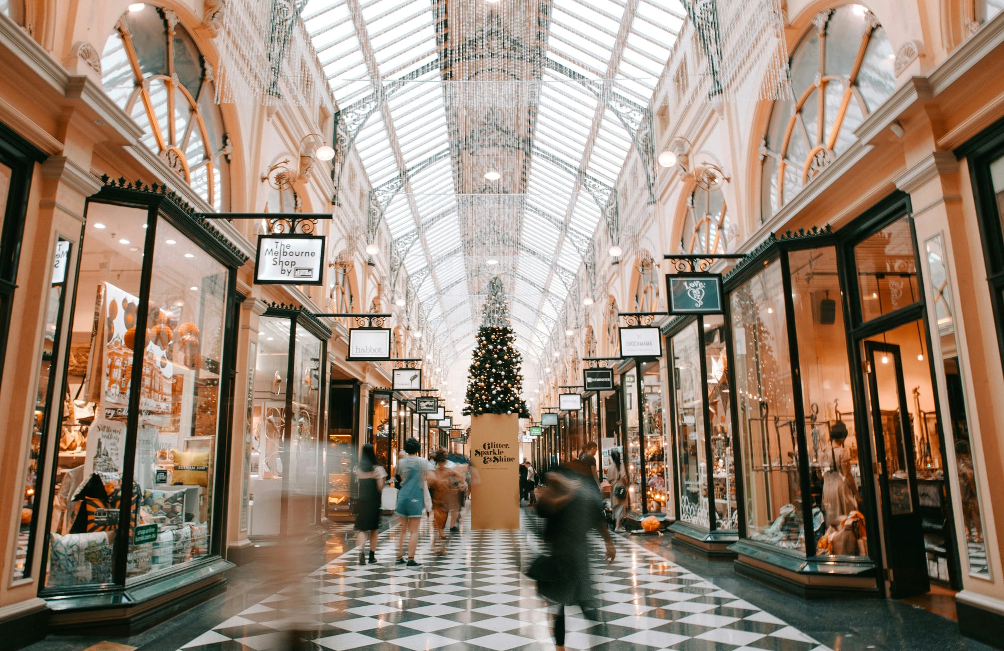 'Tis The Season For Retailers On Social